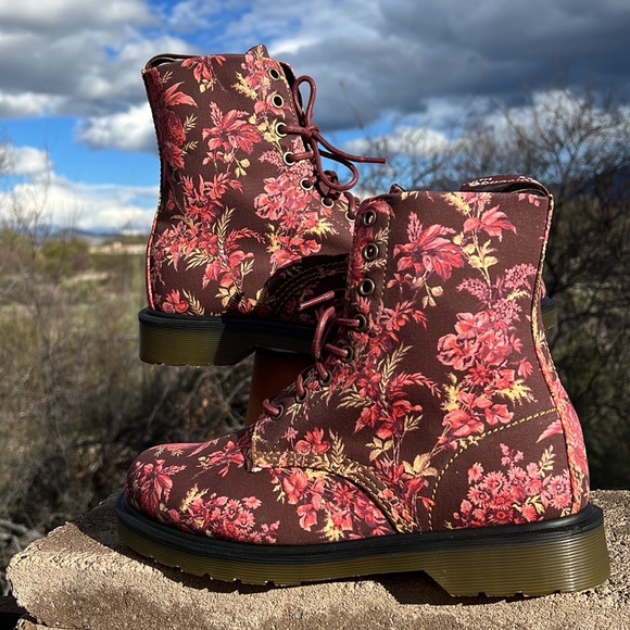 New Dr. Martens Cherry Red Victorian Floral Toile de Jouy Boots - Picture 7 of 16